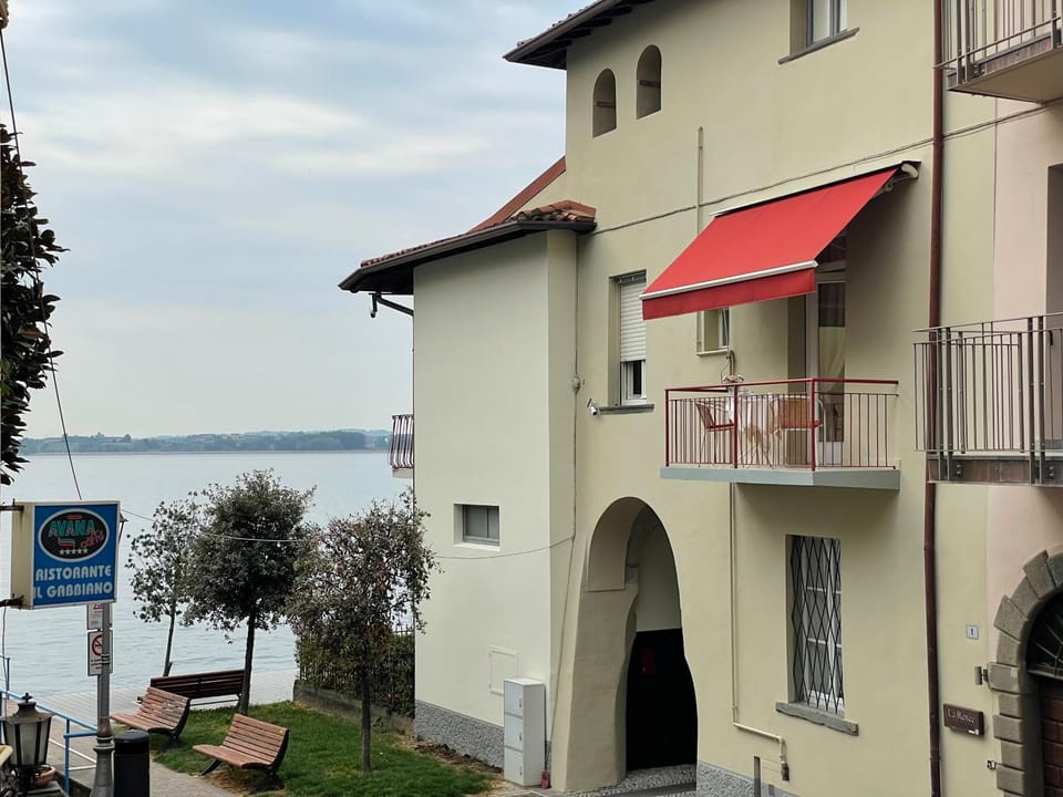 Balcony/Terrace, Lake view