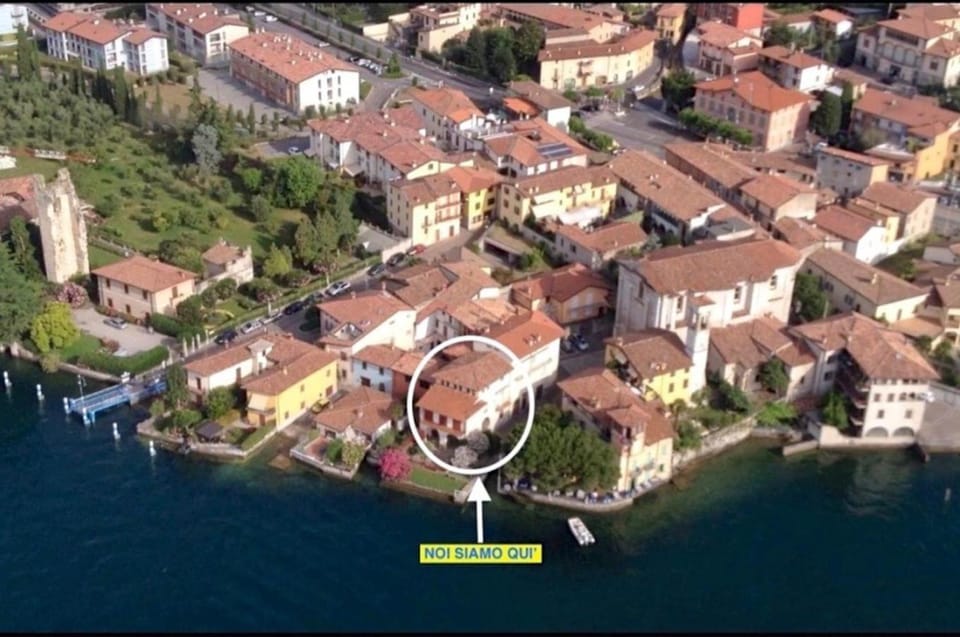 Property building, Facade/entrance, Neighbourhood, Bird's eye view, Lake view