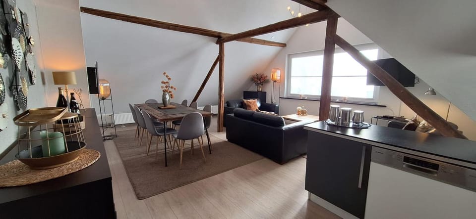 View (from property/room), View (from property/room), Living room, Dining area, City view, City view, Garden view, Garden view, Lake view, Lake view, Landmark view, kitchen