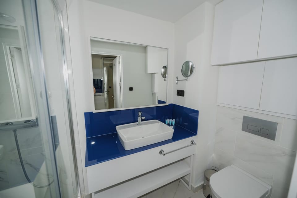 Shower, Toilet, Bath