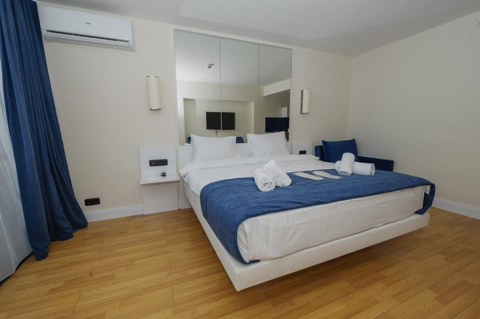 Bed, Photo of the whole room, Bedroom, towels, air conditioner