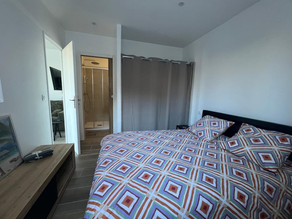 maison t2 avec jaccuzi wifi parking Apartment in La Cadière-d'Azur