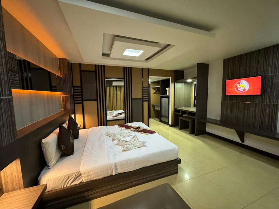 Photo of the whole room, Bedroom