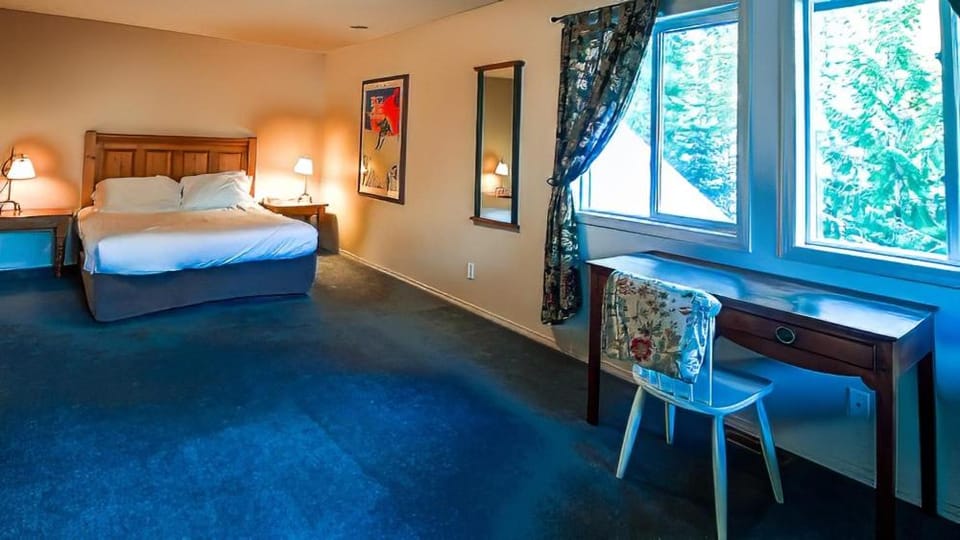 Polar Peak Chalet by Fernie Lodging Company Apartment in British Columbia
