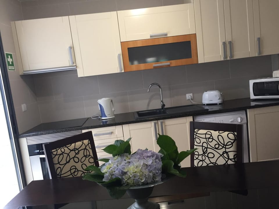 Coffee/tea facilities, Kitchen or kitchenette, minibar, pet friendly, stove, toaster