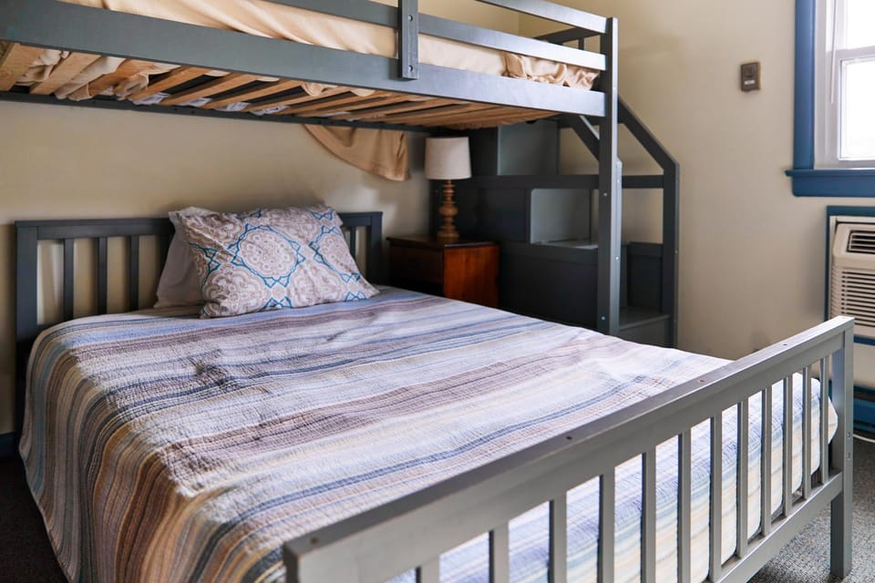 Bed, bunk bed
