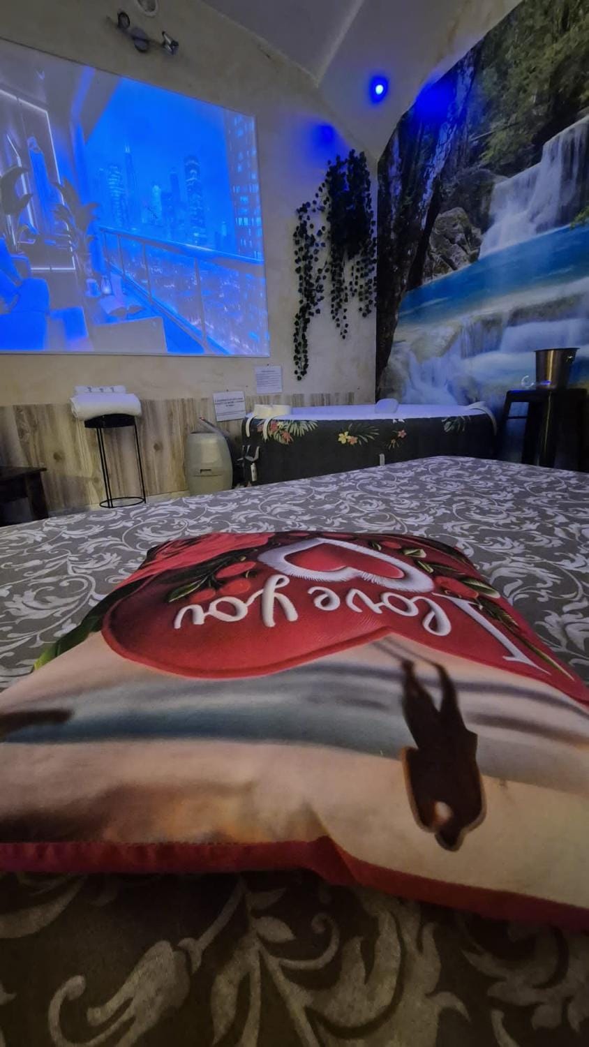 TV and multimedia, Photo of the whole room, Bedroom