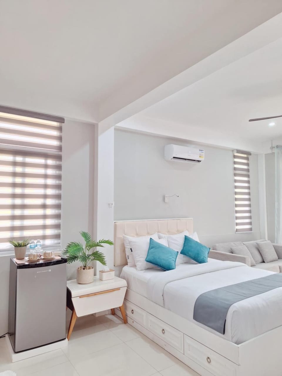 INATO SUITES Rm 1 1 queen bed and a pullout sofa bed Vacation rental in Panglao