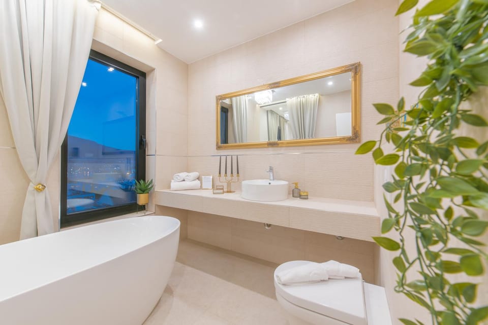 Toilet, Bath