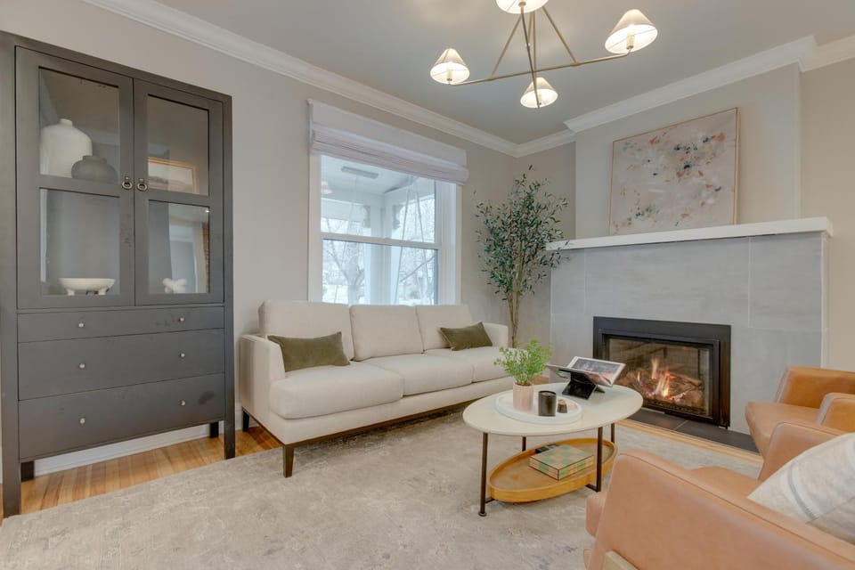 Hot Tub, Fire Pits: Ideally Located Denver Home! House in Denver