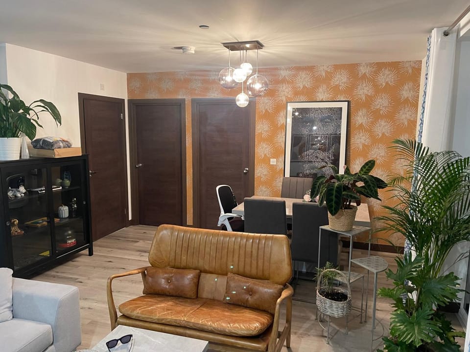 Living room, Seating area, hair dresser