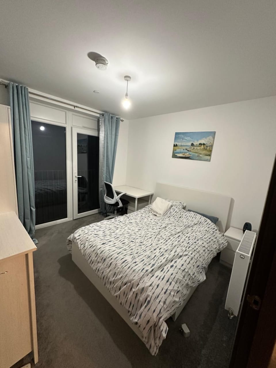 Bed, Photo of the whole room