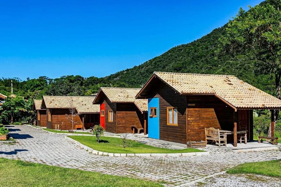 Cabanas aconchegantes. Desfrute da natureza e praia House in Florianopolis