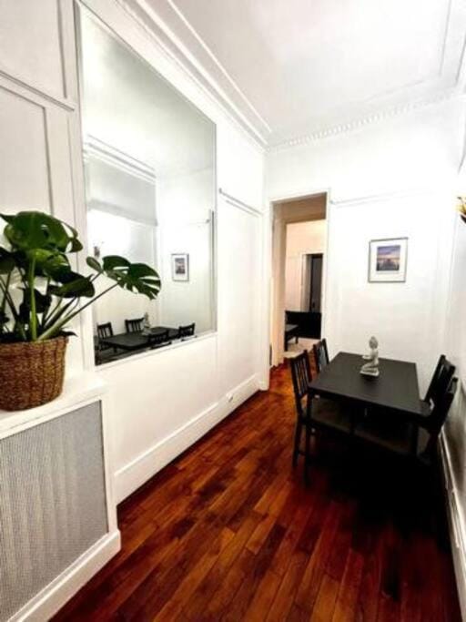 Champs-Elysées - Arc de Triomphe - 4 people Apartment in Paris