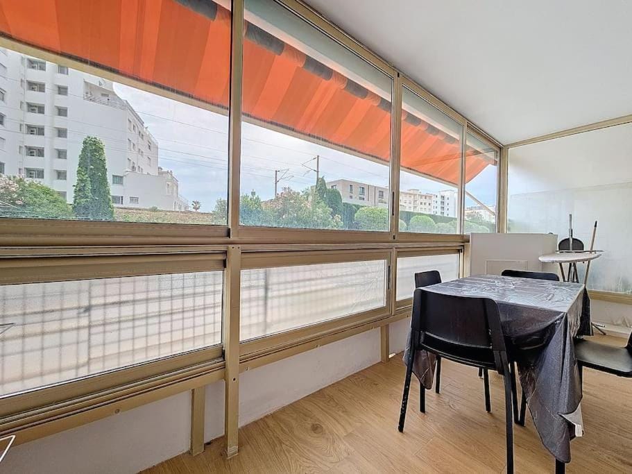 2 pièces 35 m2 + 1 véranda Apartment in Antibes