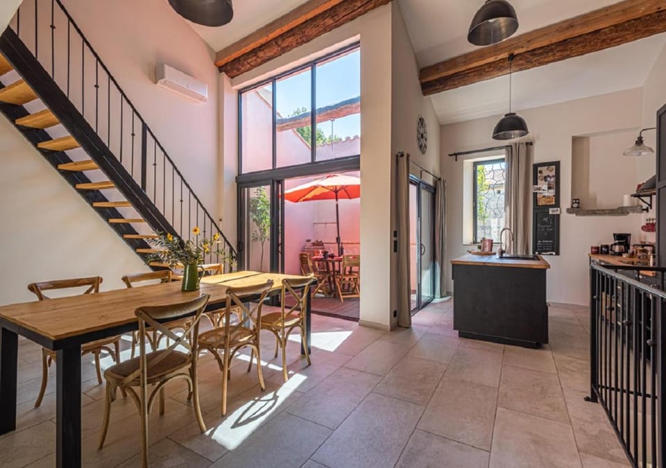 Patio, kitchen