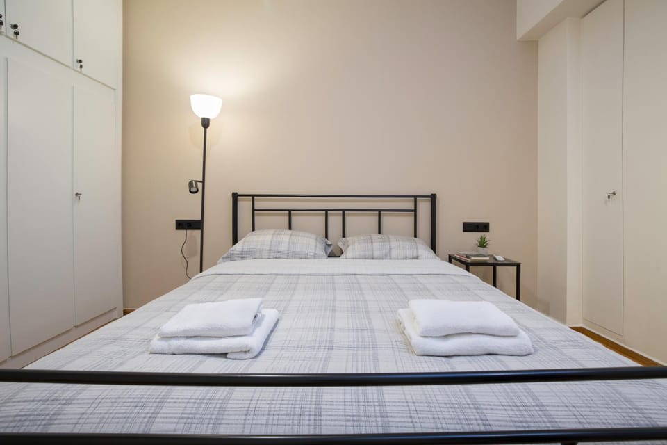 Bed, Bedroom, towels, wardrobe