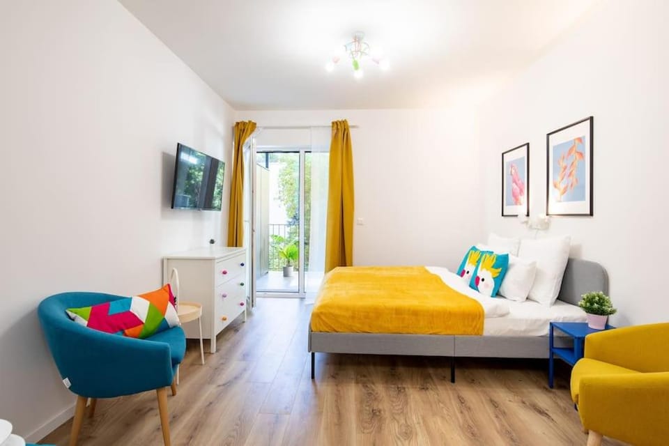 Bed, Living room