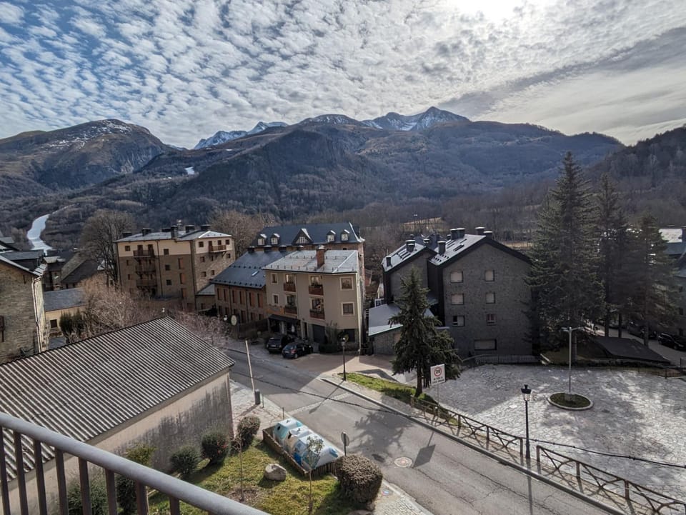 View (from property/room), Balcony/Terrace, Mountain view