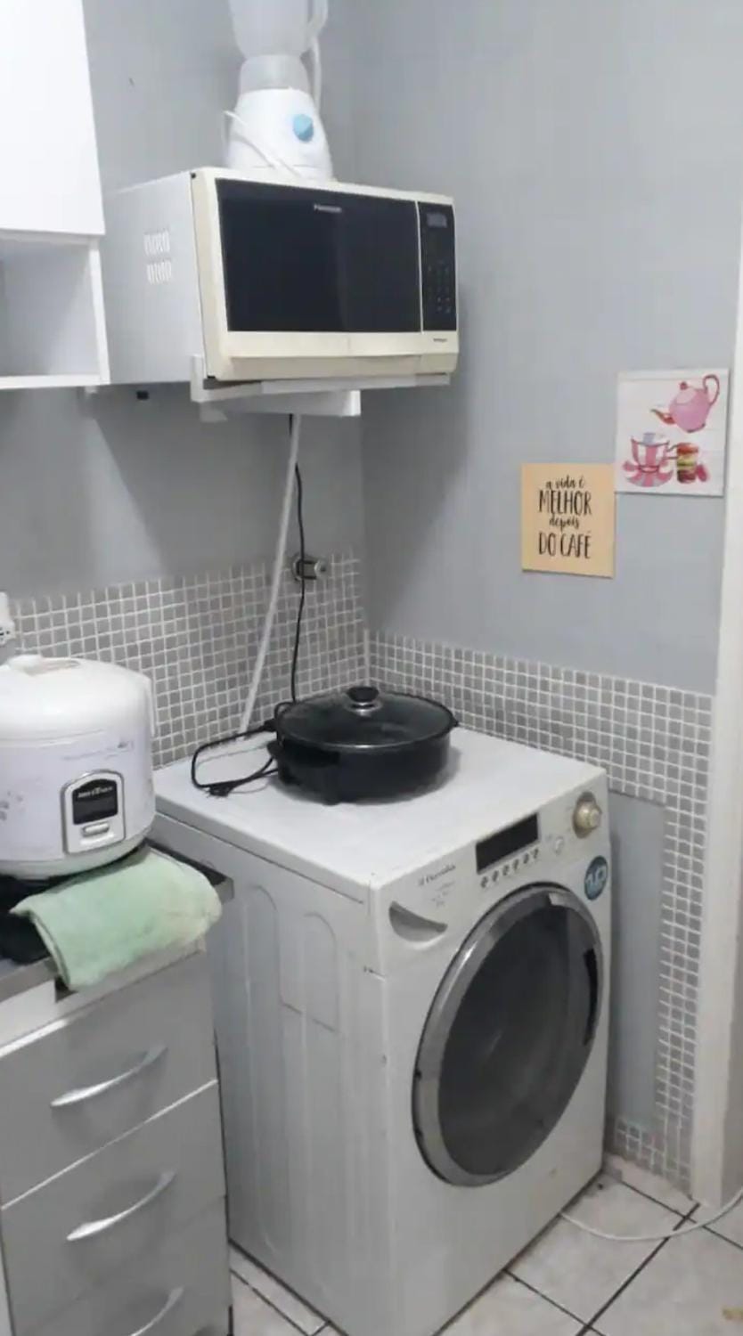 Apartamento inteiro, completo para até 8 pessoas por locação Não é divido com outros pessoas apenas significa que vc pode locar que tem capacidade para até 8 pessoas mas a locação sempre é individual de quem locou Check in possível nas 24 hrs Apartment in Campinas