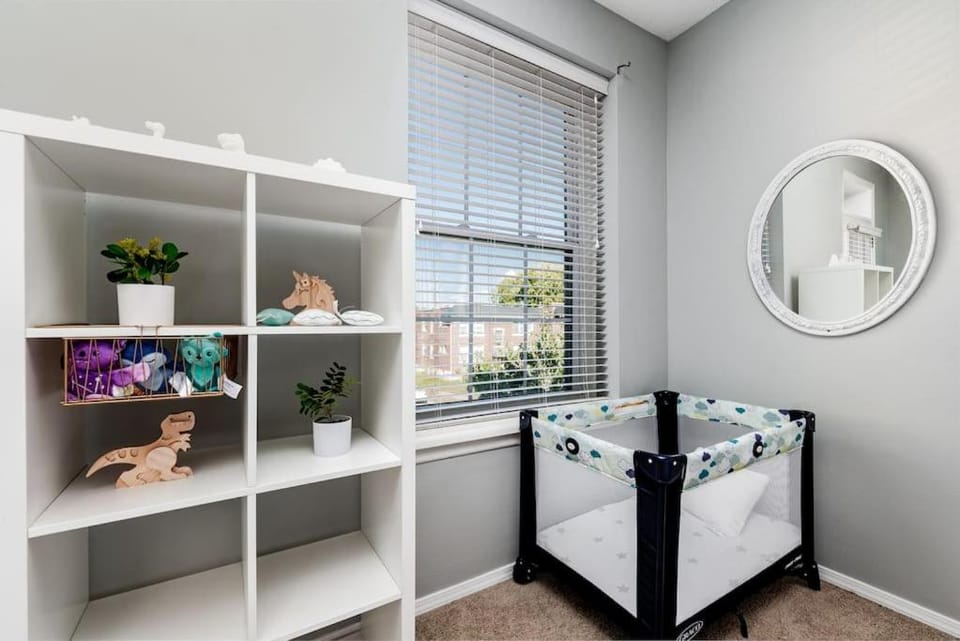 3 King Beds/Charm in Historic STL by StayStLouis Apartment in Saint Louis
