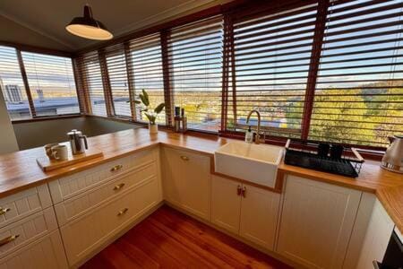 Coffee/tea facilities, Kitchen or kitchenette