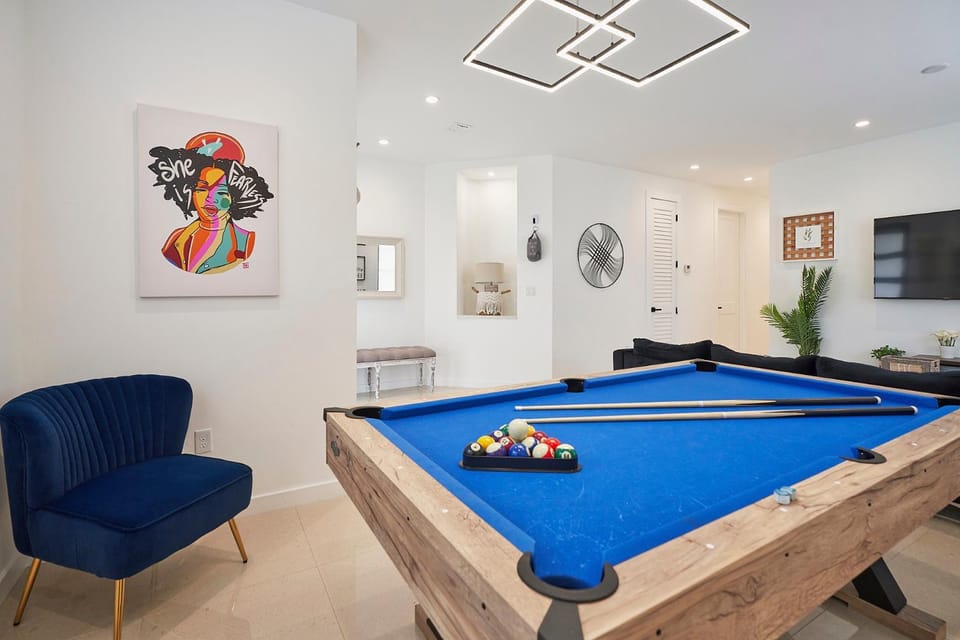 Communal lounge/ TV room, Billiard, TV and multimedia