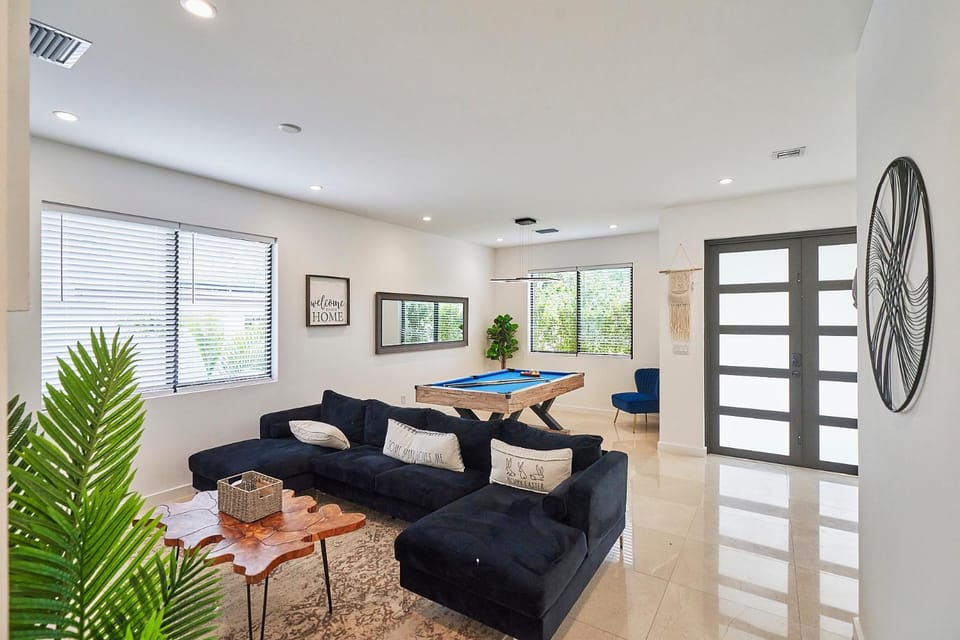 Living room, Entertainment