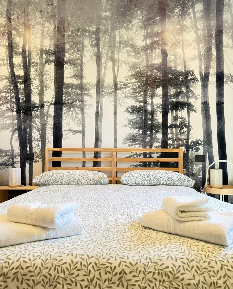 Bed, Natural landscape, Photo of the whole room, Bedroom
