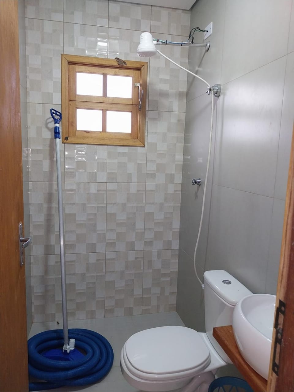 Shower, Toilet