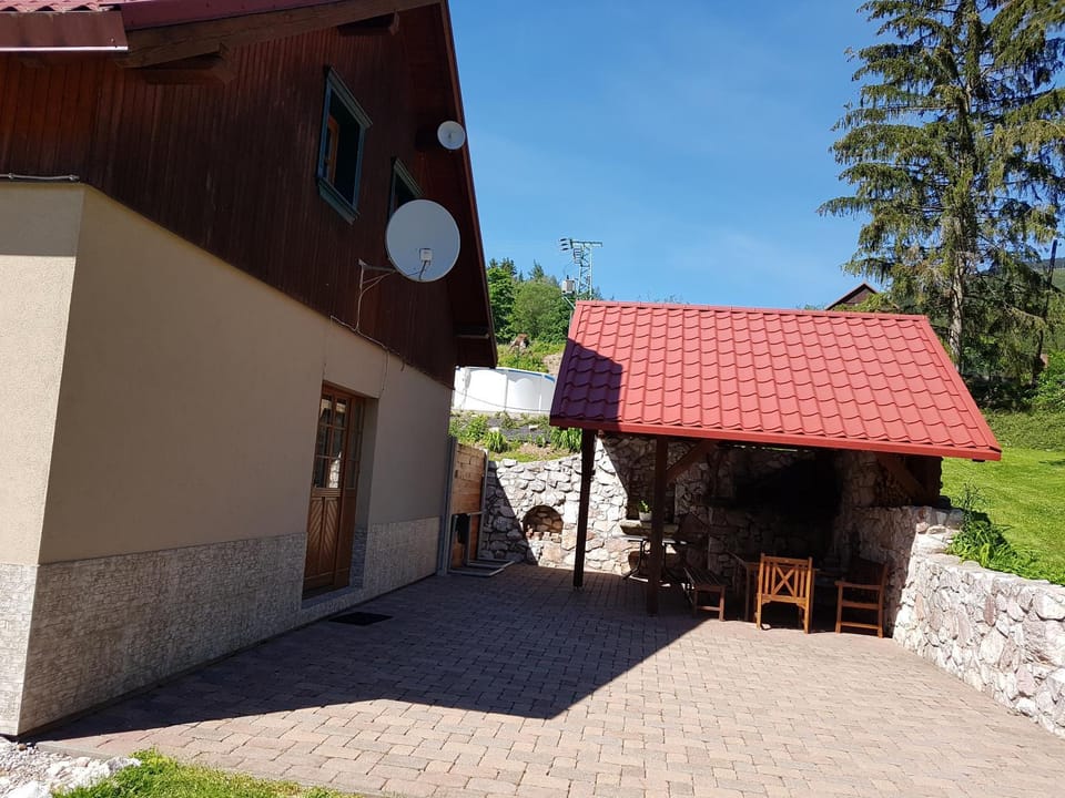 Property building, BBQ facilities, Balcony/Terrace
