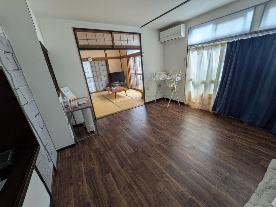 【小山駅徒歩7分】みんなで宅飲み！貸切一軒家ニシグチノイエ wifi有、銭湯近く Apartment in Japan