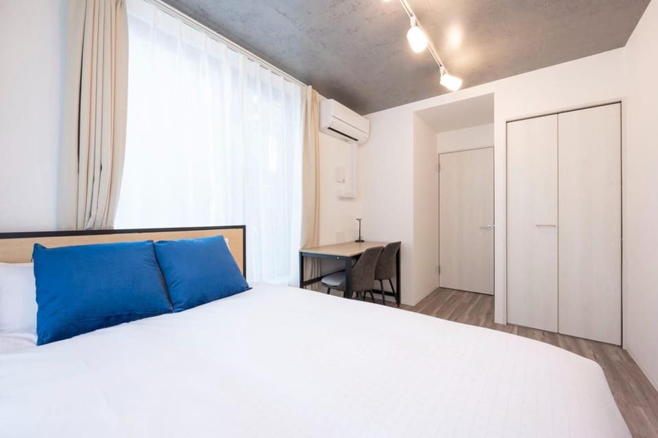 Bed, Day, Photo of the whole room, Bedroom, hair dresser, wardrobe, air conditioner