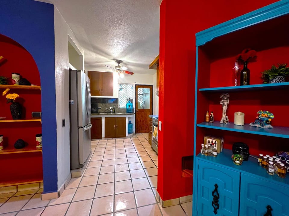 Kitchen or kitchenette, pet friendly, stove