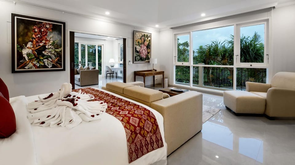 Bed, Photo of the whole room, Decorative detail, Seating area, Bedroom