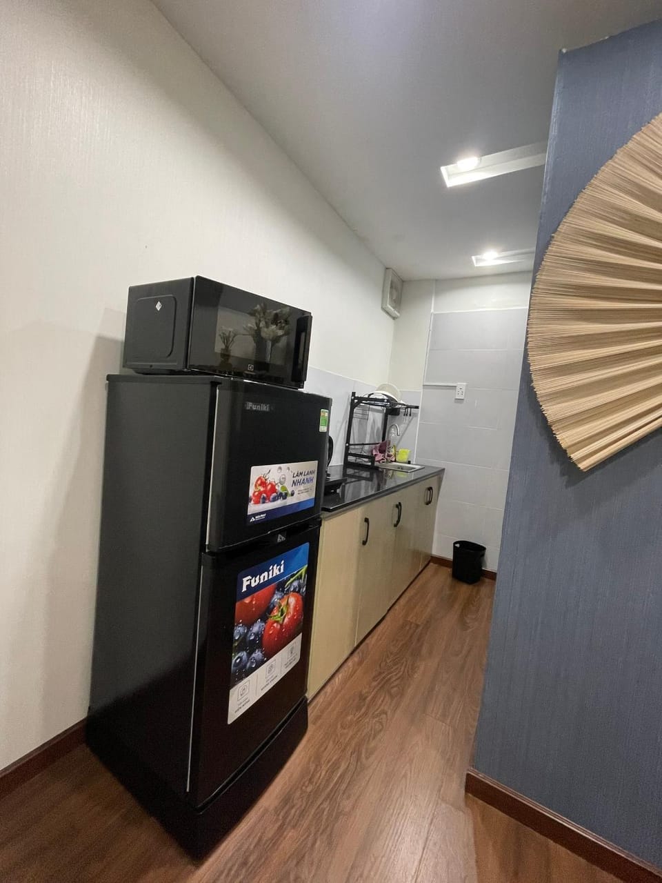 Kitchen or kitchenette, minibar