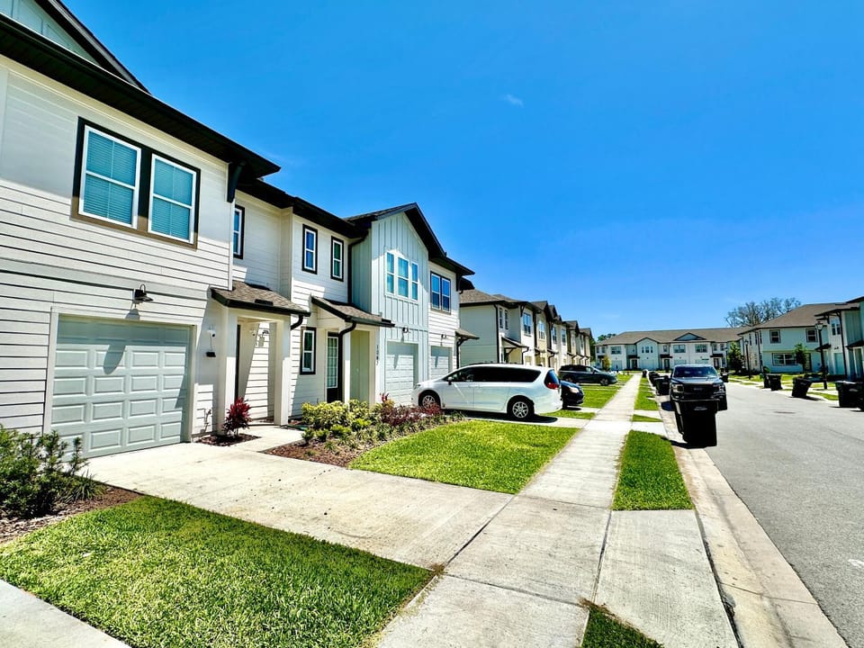 LUXURIOUS 3BED-2BATH RETREAT with CLUBHOUSE ACCESS House in Four Corners
