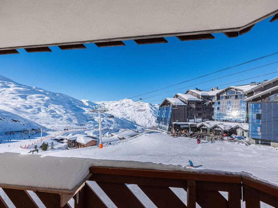 Appartement ski aux pieds avec balcon et animaux admis - FR-1-640-57 Apartment in Les Allues