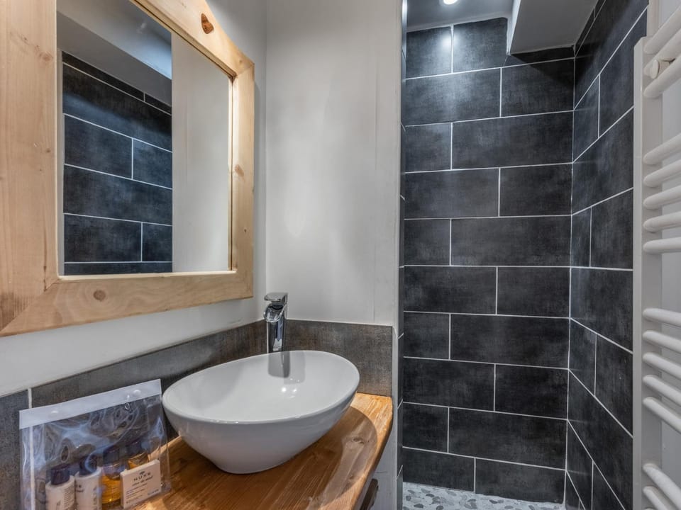 Appartement ski aux pieds avec balcon et animaux admis - FR-1-640-57 Apartment in Les Allues