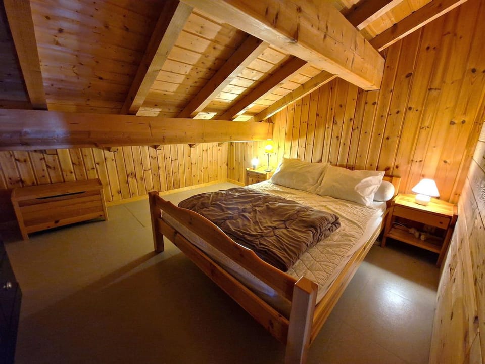 Duplex spacieux 14 pers, WiFi, parking, skis, Valfréjus - FR-1-265-342 Chalet in Piedmont