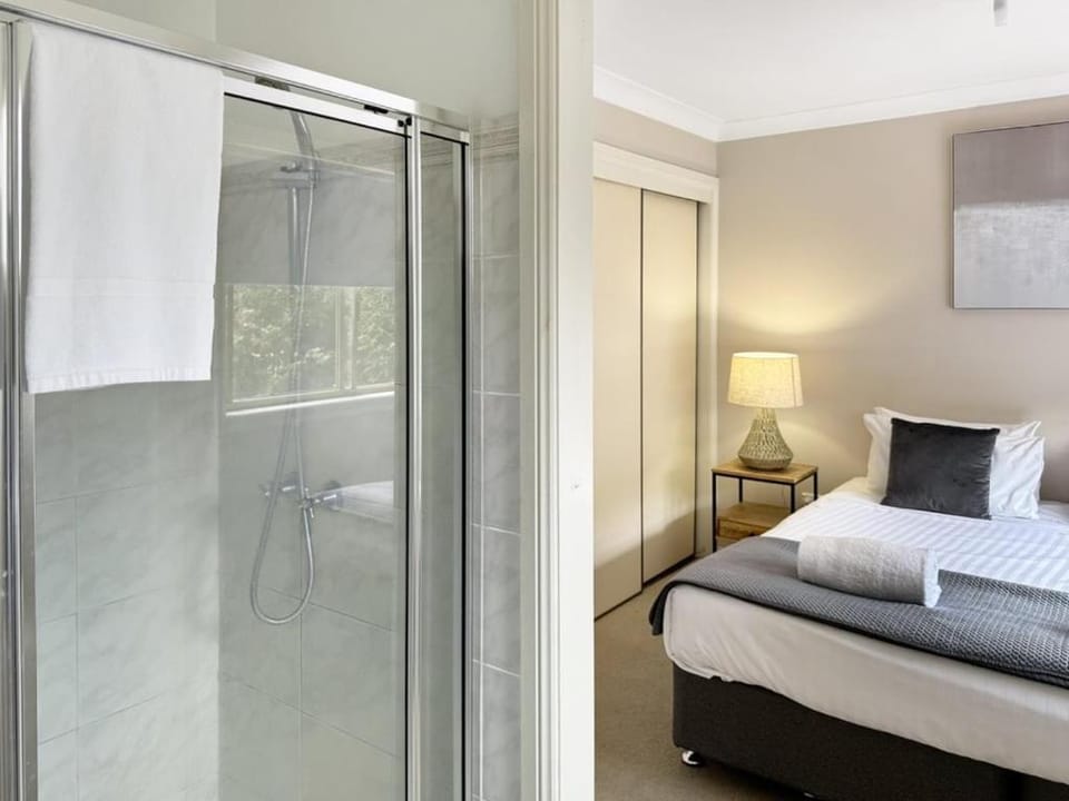 Amaroo Lakeview Stay House in Wagga Wagga