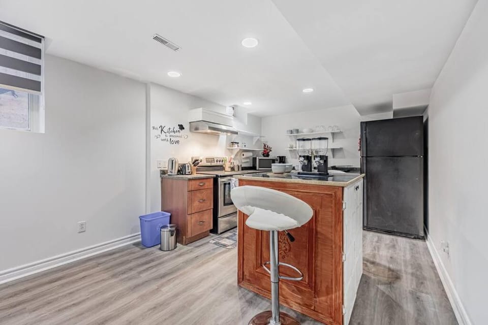 Cozy Haven Retreat 2Bed Basement Apartment in Oshawa