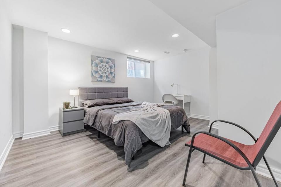 Cozy Haven Retreat 2Bed Basement Apartment in Oshawa