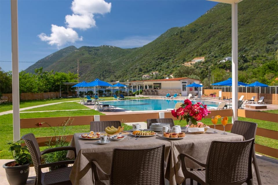 Pool view, Breakfast