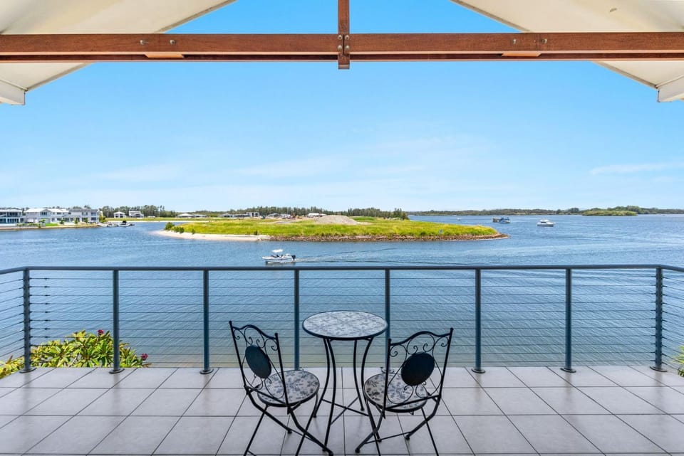 Day, Natural landscape, Balcony/Terrace, River view