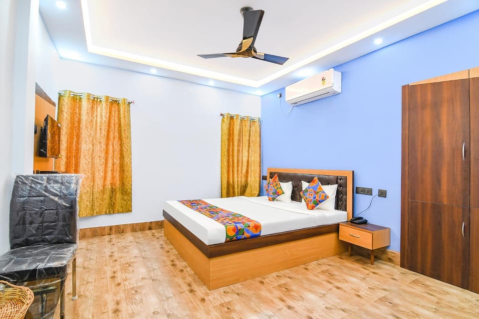 Bed, Bedroom, fireplace, wardrobe, air conditioner