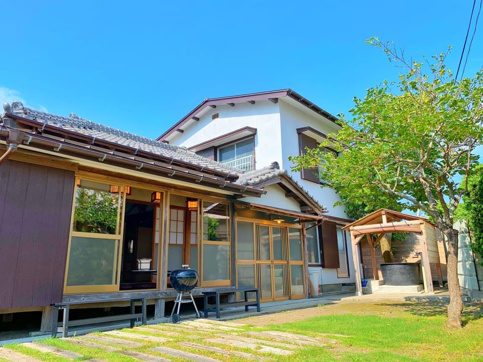 Property building, Day, Garden