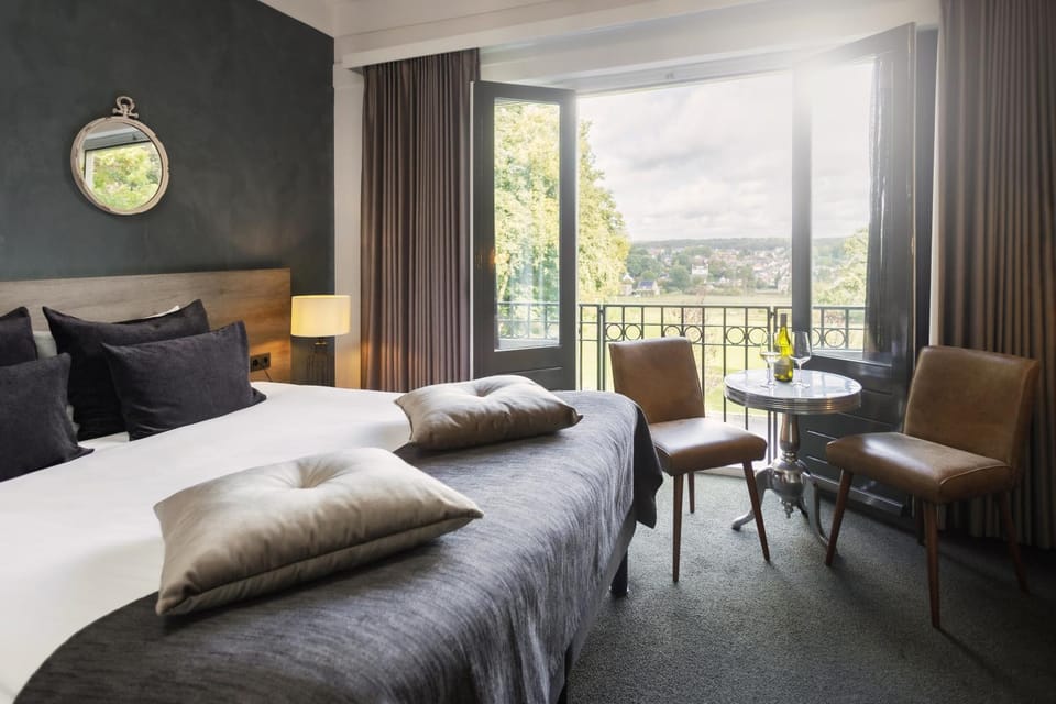 Photo of the whole room, Bedroom, Garden view