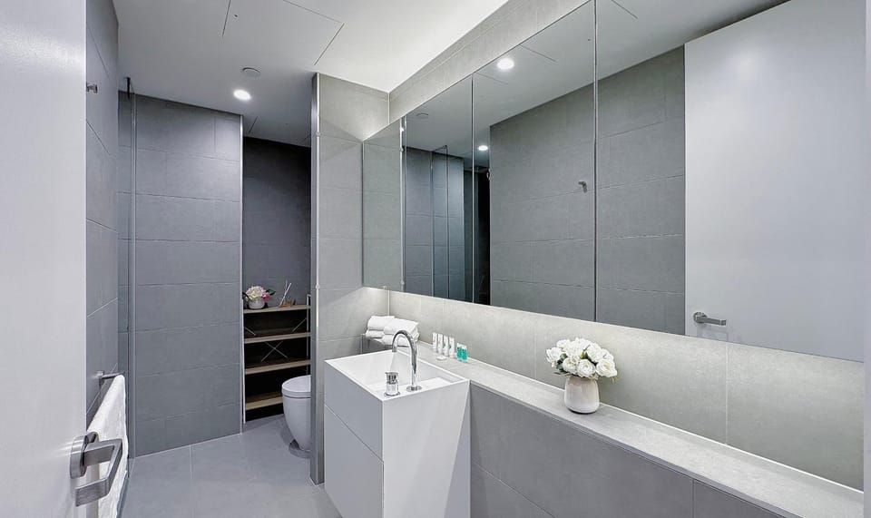 Bathroom, towels