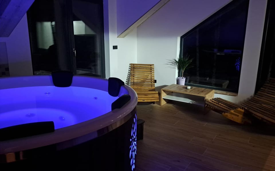 Hot Tub, Spa and wellness centre/facilities